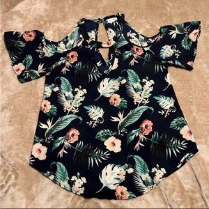 Sienna Sky - size XS - Navy with floral print - Key hole Cold shoulder Top